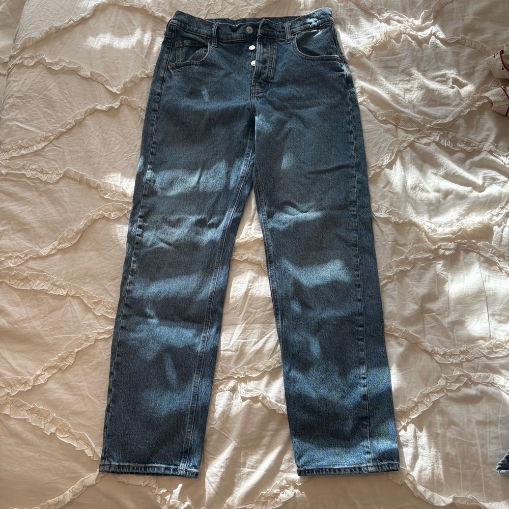 Old Navy Women’s Medium Wash Slouchy Straight Leg with Four Button Fly